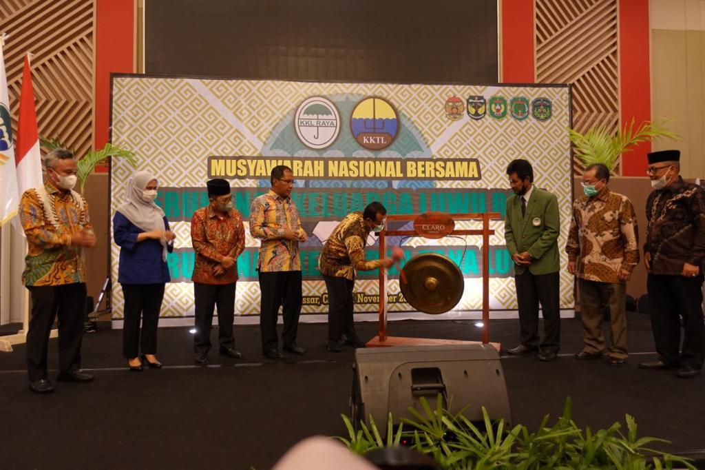 Plt Gubernur Sulawesi Selatan, Andi Sudirman Sulaiman membuka secara resmi Munas Bersama KKLR-KKTL