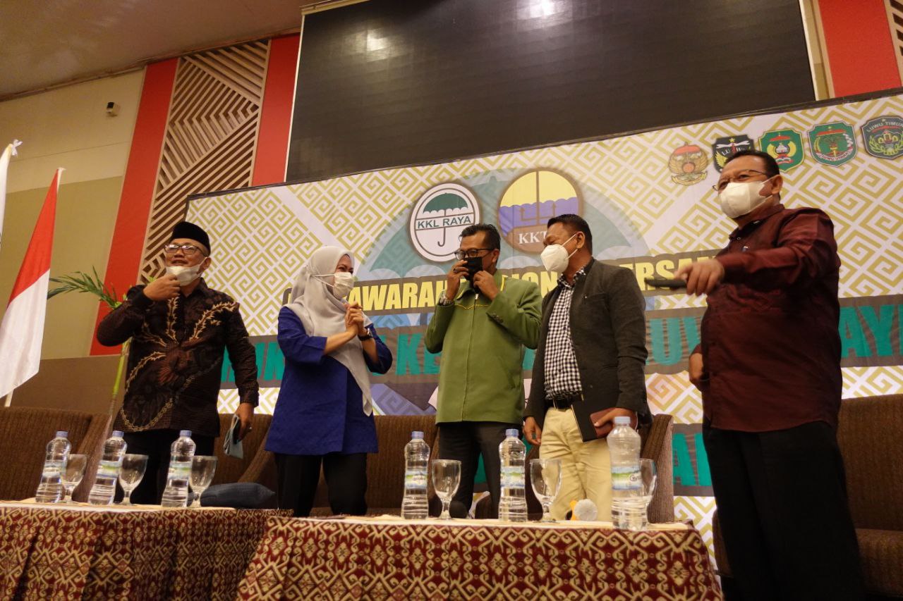 Prof Dr Ir Jasruddin, M.Si (paling kanan)